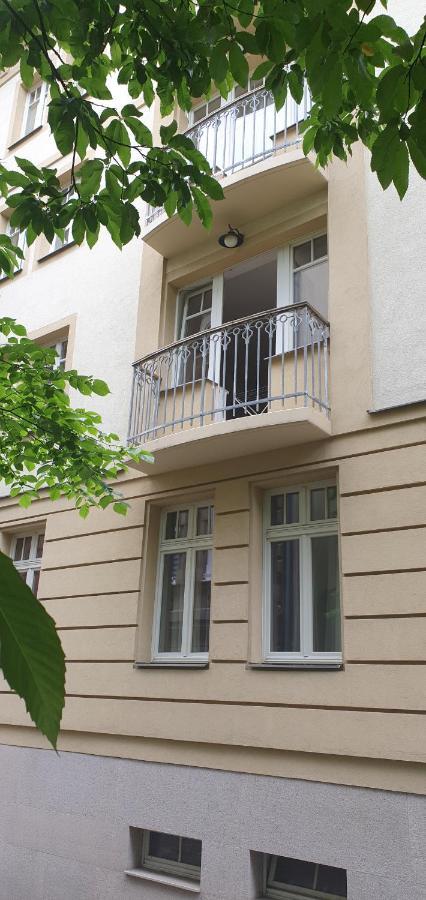 Apartman 46M2 S Balkonem V Lazenskem Centru Karlovy Vary Exterior photo