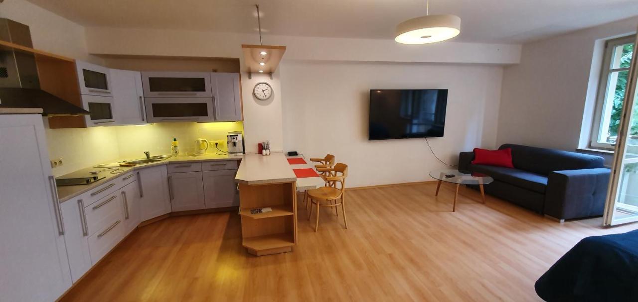 Apartman 46M2 S Balkonem V Lazenskem Centru Karlovy Vary Exterior photo